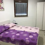 Amela * Pula