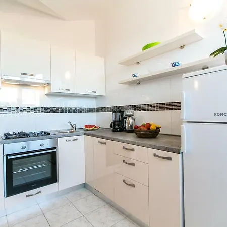 Apartment Amela