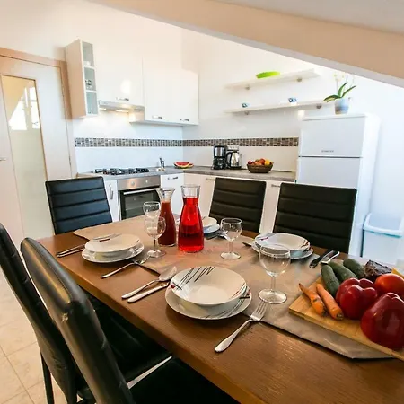 Amela Appartement *